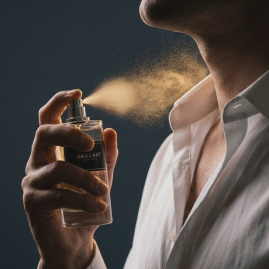 Vaporisation au ralenti de l'eau de parfum Parfum Vaillant
